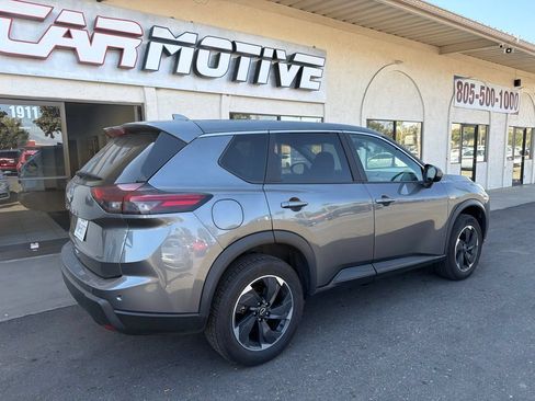 Used 2025 Nissan Rogue SV FWD image 2