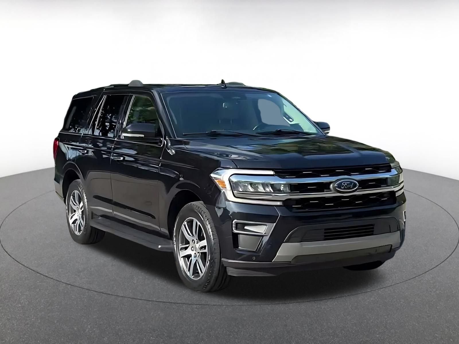 Used 2024 Ford Expedition Limited AWD/4WD image 3