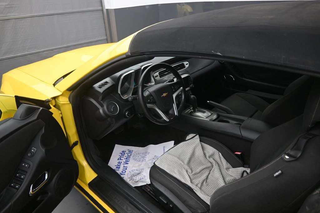 Used 2015 Chevrolet Camaro LT RWD image 10