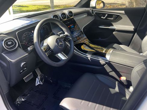 Used 2025 Mercedes-Benz GLC 350e 4MATIC image 31