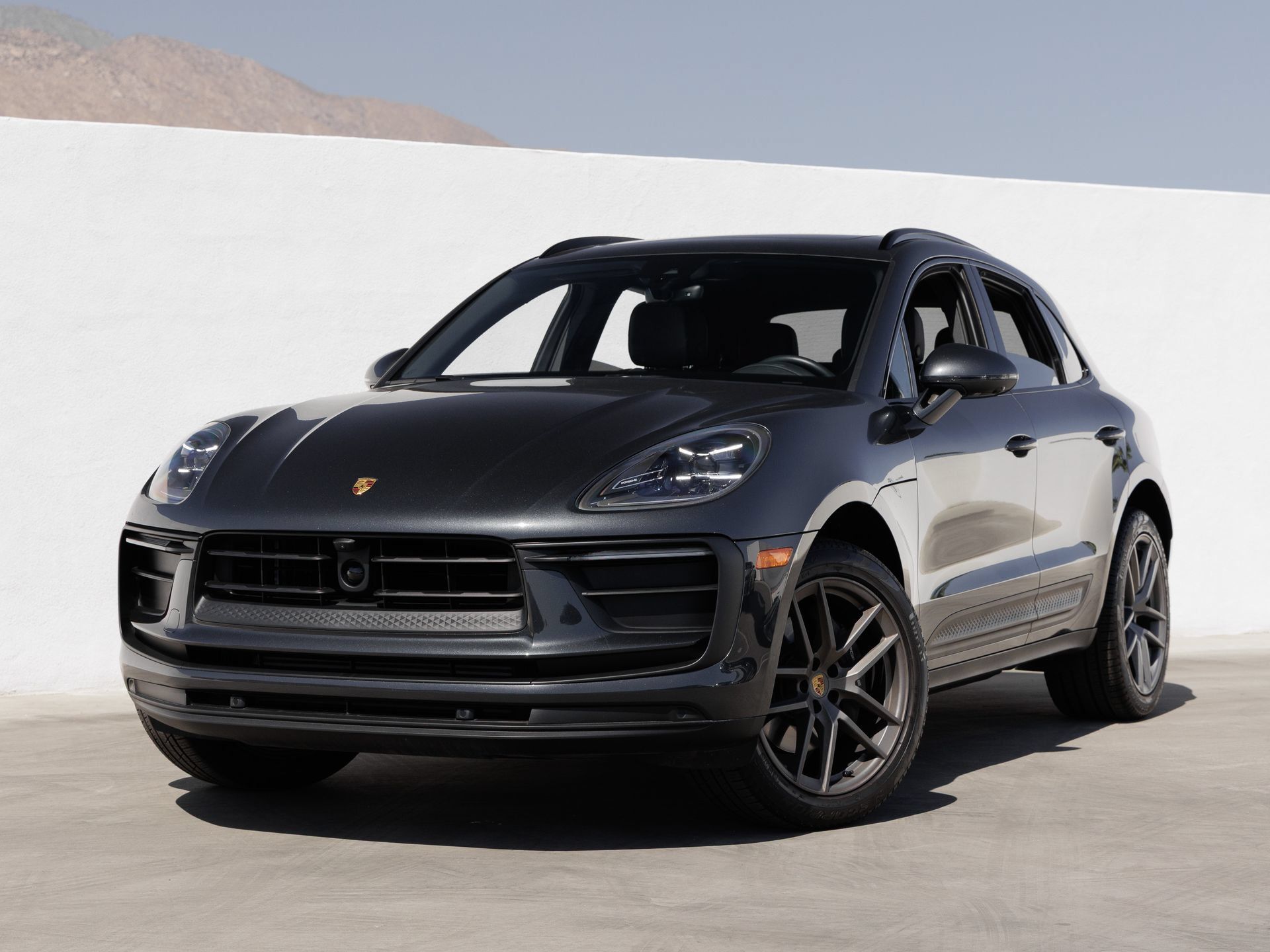 Certified 2026 Porsche Macan AWD/4WD image 1