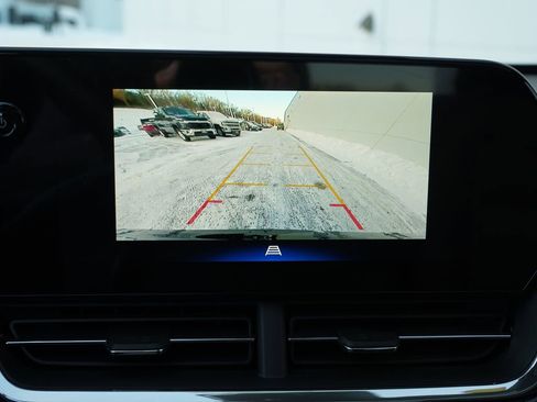 Used 2025 Chevrolet Trax RS w/ Sunroof Package image 35