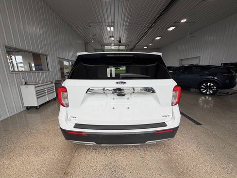 Used 2024 Ford Explorer XLT w/ Equipment Group 202A AWD/4WD image 4