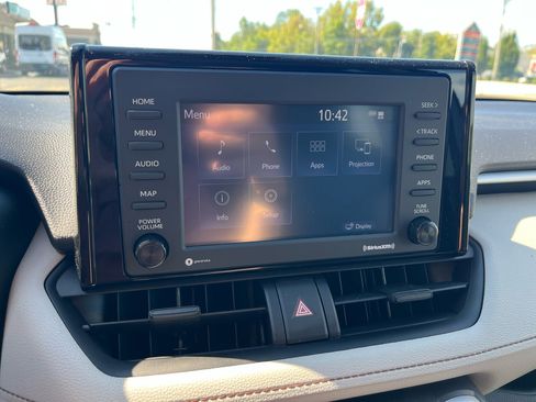 Used 2022 Toyota RAV4 XLE w/ Carpet Mat Package (TMS) image 30