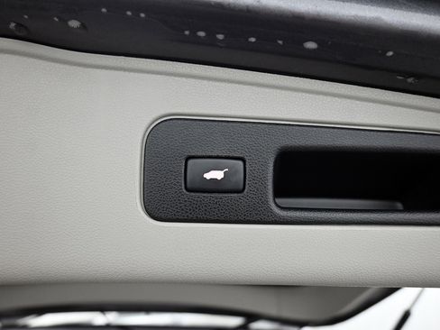 Used 2016 Honda Odyssey Touring Elite image 33