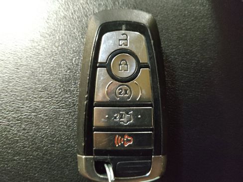 Used 2017 Ford Edge SEL w/ Equipment Group 201A FWD image 32