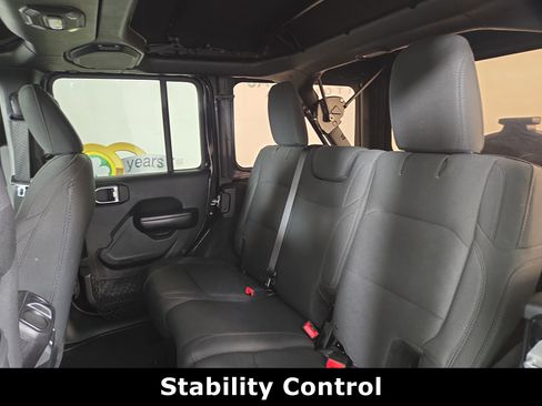 Used 2018 Jeep Wrangler Unlimited Sport S AWD/4WD image 13