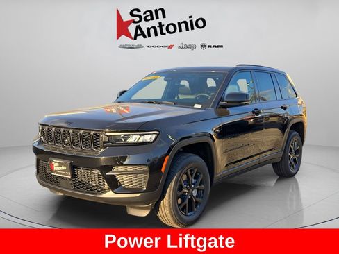 New 2025 Jeep Grand Cherokee Altitude RWD image 4