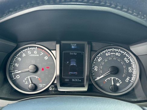 Used 2018 Toyota Tacoma TRD Sport AWD/4WD image 26