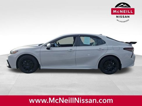 Used 2022 Toyota Camry SE w/ Convenience Package image 7