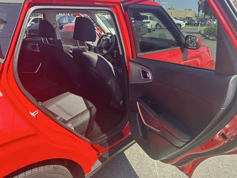 Used 2023 Kia Soul LX w/ LX Technology Package FWD image 33