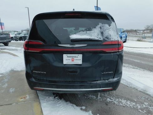 Used 2024 Chrysler Pacifica Limited image 8