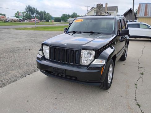 Used 2009 Jeep Liberty Sport w/ Popular Equipment Group AWD/4WD image 4