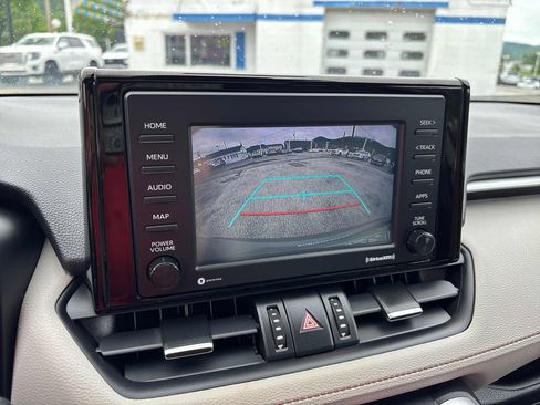 Used 2021 Toyota RAV4 XLE Premium AWD/4WD image 20