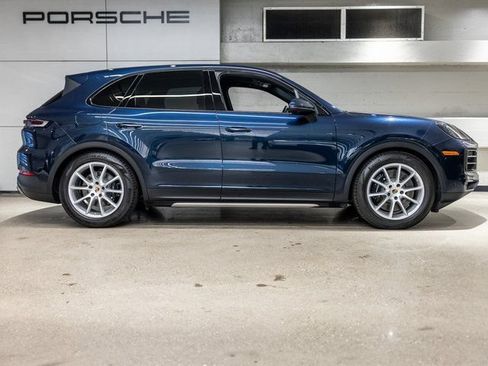 Used 2025 Porsche Cayenne S AWD/4WD image 9