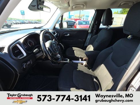 Used 2017 Jeep Renegade Latitude AWD/4WD image 15