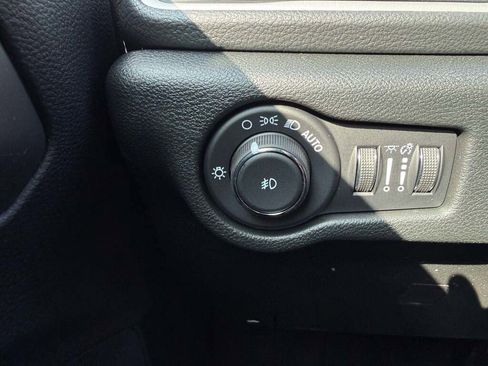 New 2026 Chrysler Pacifica Select w/ S Appearance Package image 27