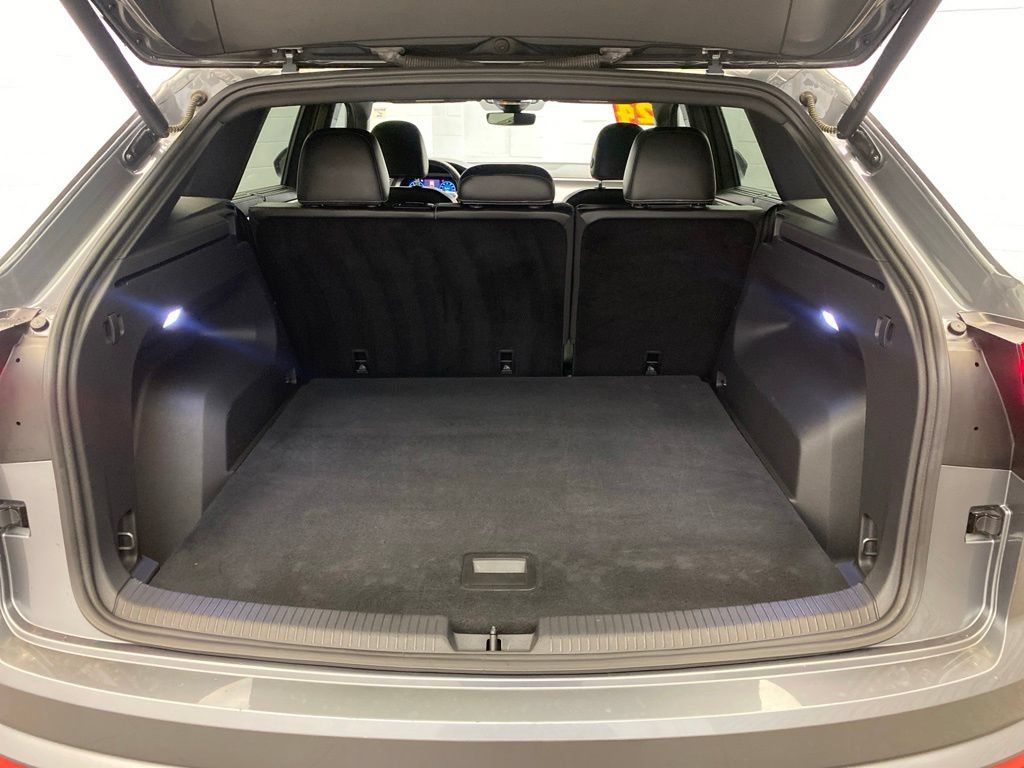 Used 2024 Volkswagen Atlas Cross Sport SE AWD/4WD image 24