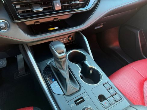 Used 2023 Toyota Highlander XSE image 13