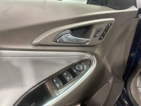 Used 2018 Chevrolet Malibu Premier w/ Premier Sun and Wheel Package FWD image 26