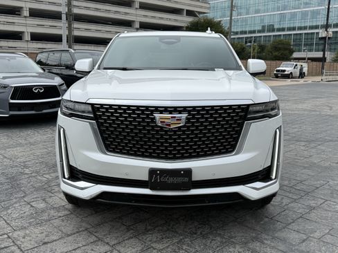 Used 2023 Cadillac Escalade ESV Luxury RWD image 2