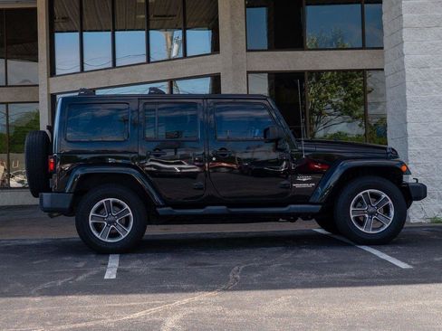 Used 2015 Jeep Wrangler Unlimited Sahara w/ Max Tow Package AWD/4WD image 2