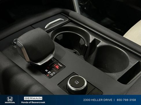 Used 2025 Land Rover Discovery S AWD/4WD image 25