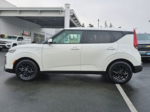 Used 2021 Kia Soul S image 2