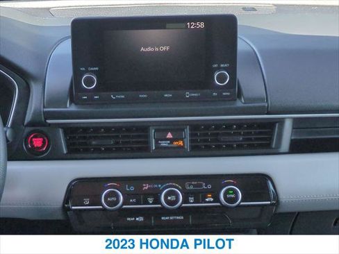 Used 2023 Honda Pilot LX image 17