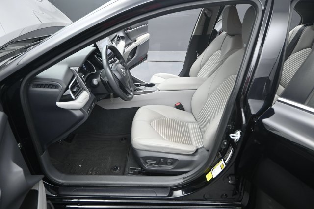 Used 2024 Toyota Camry SE FWD image 11