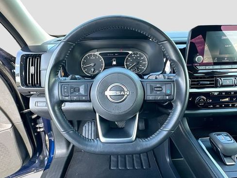 Used 2024 Nissan Pathfinder SV image 11