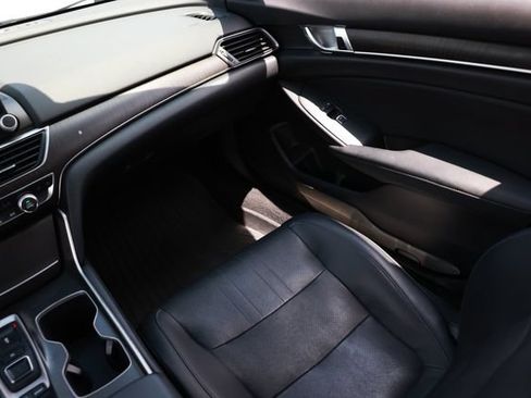 Used 2018 Honda Accord Touring image 25