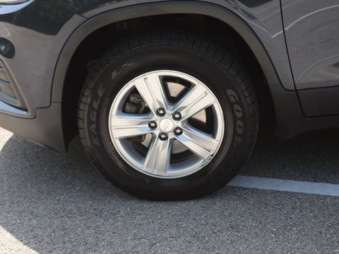 Used 2019 Chevrolet Trax LT w/ Sun & Sound Package AWD/4WD image 26