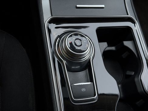Used 2020 Ford Edge SE FWD image 26