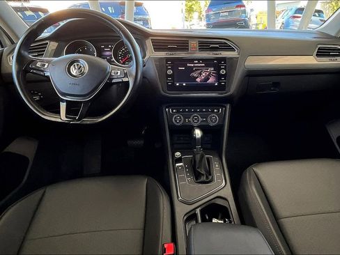 Used 2018 Volkswagen Tiguan SE w/ Panoramic Sunroof Package image 15