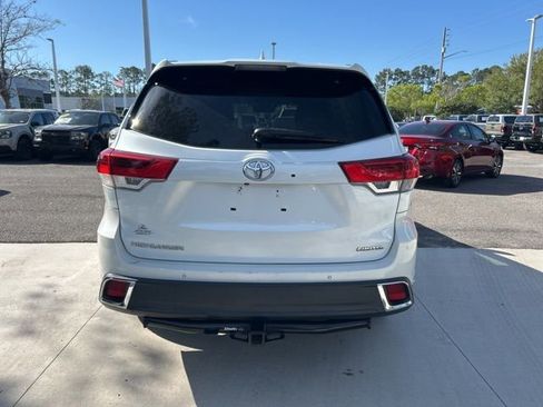 Used 2017 Toyota Highlander Limited Platinum FWD image 5