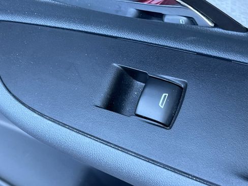 Used 2020 Chevrolet Bolt LT FWD image 23