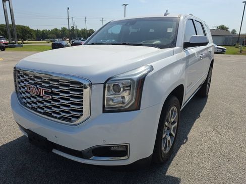 Used 2018 GMC Yukon Denali AWD/4WD image 2