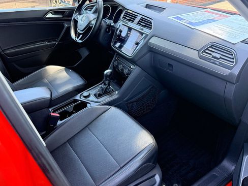 Used 2018 Volkswagen Tiguan SE AWD/4WD image 32