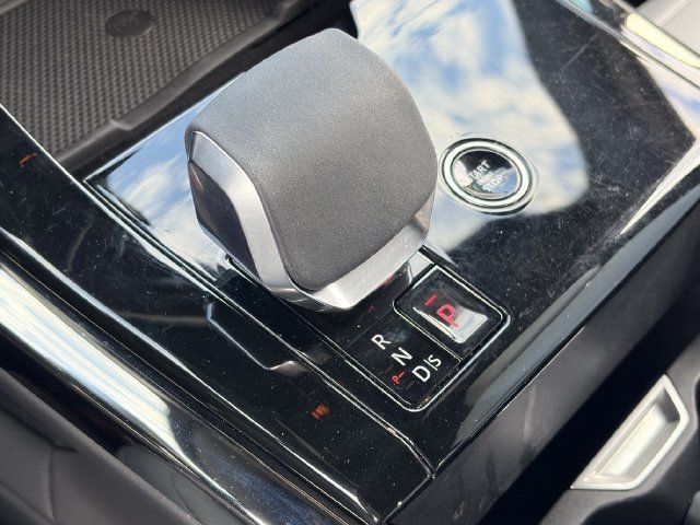 Used 2025 Land Rover Range Rover Sport SE AWD/4WD image 16