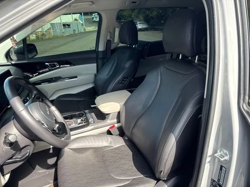 Used 2024 Kia Carnival SX FWD image 9