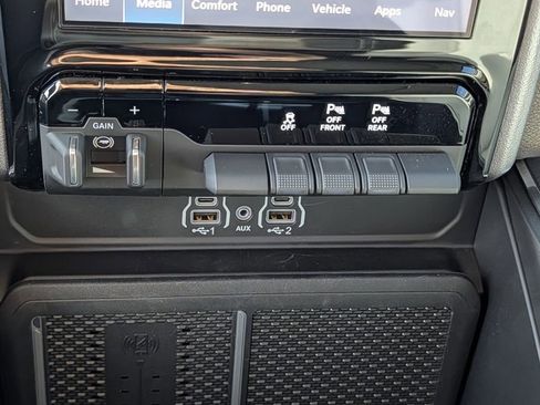 Used 2025 RAM 1500 Laramie w/ Laramie Southwest Edition AWD/4WD image 17