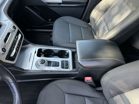 Used 2022 Ford Explorer XLT image 24