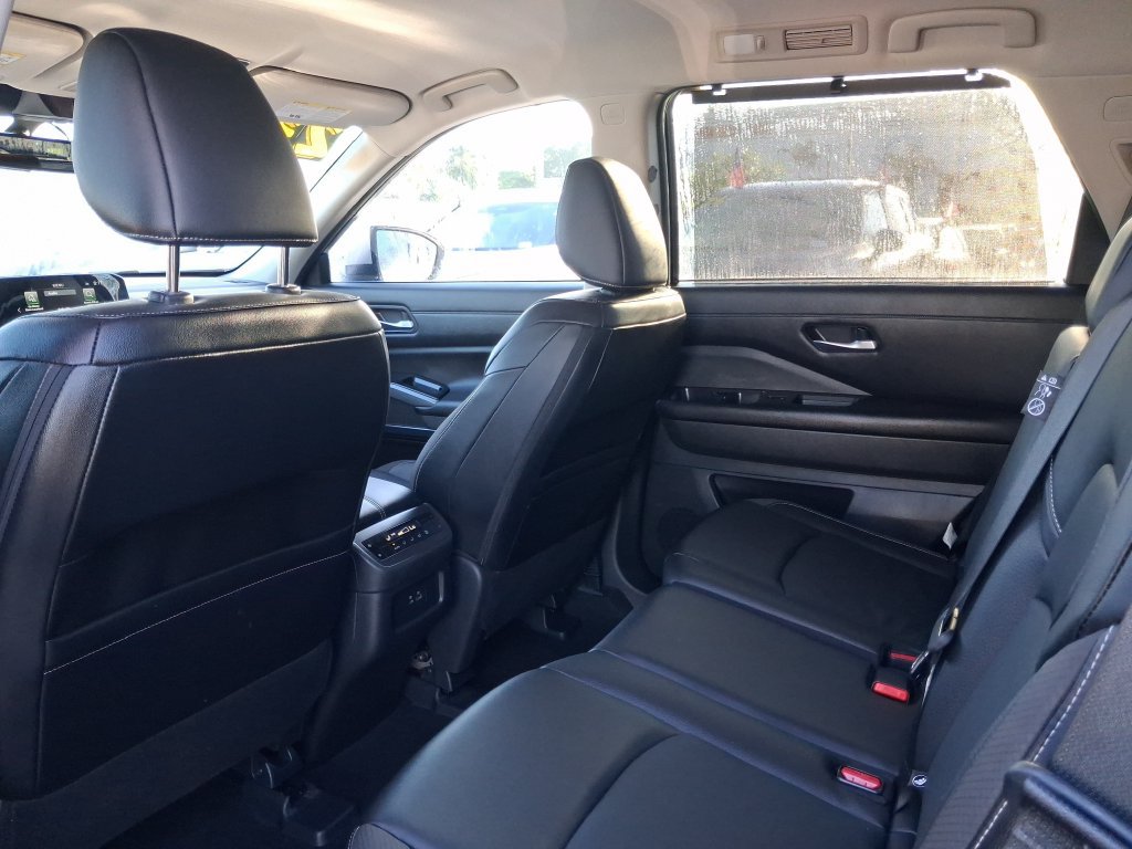 Certified 2023 Nissan Pathfinder SL FWD image 15