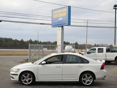 Used 2009 Volvo S40 T5 R-Design image 4