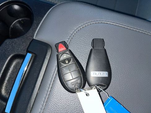 Used 2018 RAM 1500 Classic SLT image 31