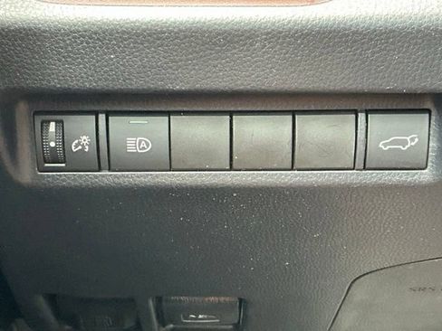 Used 2020 Toyota RAV4 Limited FWD image 36