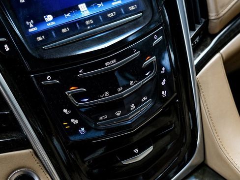 Used 2019 Cadillac Escalade Platinum image 27