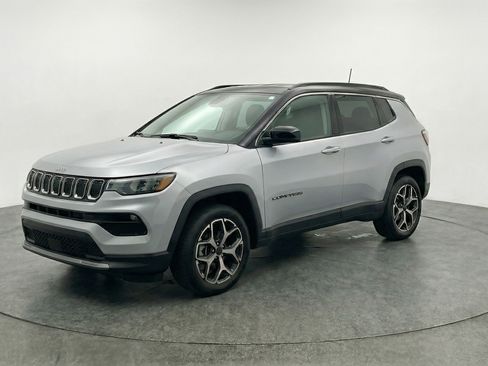 Used 2025 Jeep Compass Limited AWD/4WD image 3