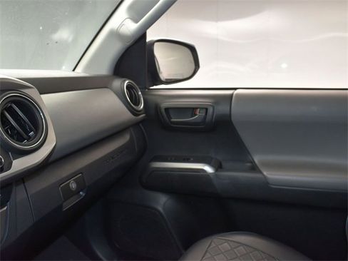 Used 2022 Toyota Tacoma SR5 w/ Technology Package image 22